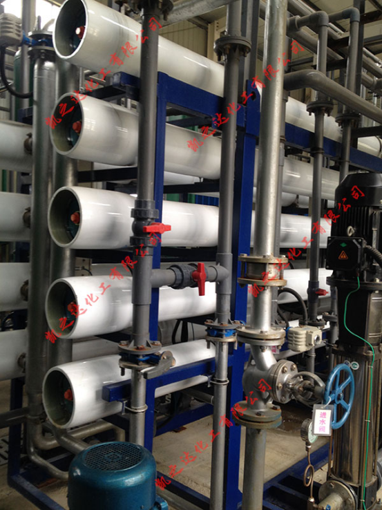 緩(huan)蝕阻垢劑(ji),電廠專用(yòng)緩蝕阻垢(gou)劑,反滲透(tou)膜阻垢劑(jì),非氧化型(xíng)殺菌劑,粘(zhan)泥剝離劑(jì),除鏽除垢(gòu)劑