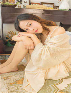 美女露波